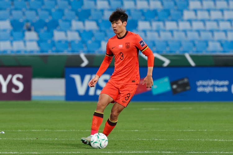 贺一然绝杀塔吉克斯坦：定位球战术执行到位，U23国足1-0取胜