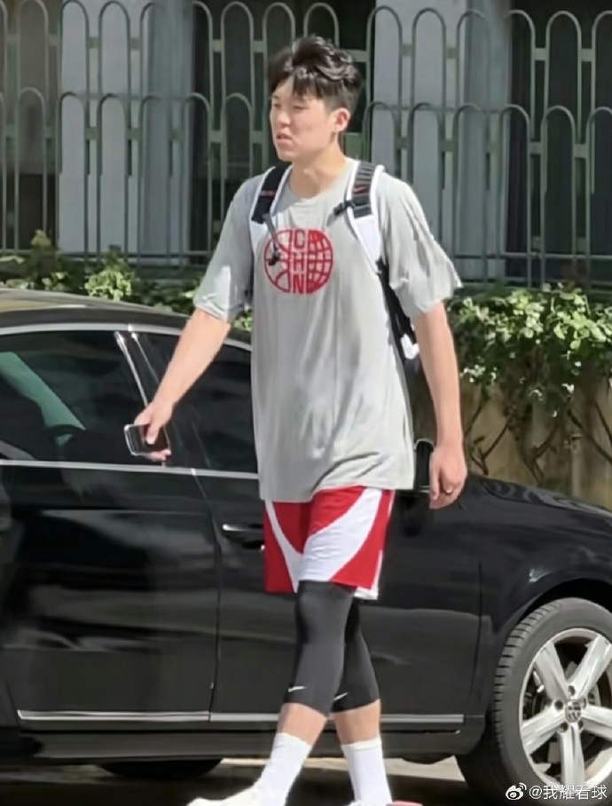 杨瀚森抵队报到 世预赛两战赛程敲定 杨瀚森抵队报到 世预赛两战赛程敲定