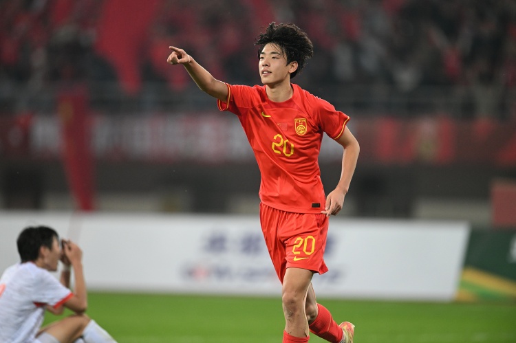 朱鹏宇：国足初体验收获大，与老大哥同训认清差距