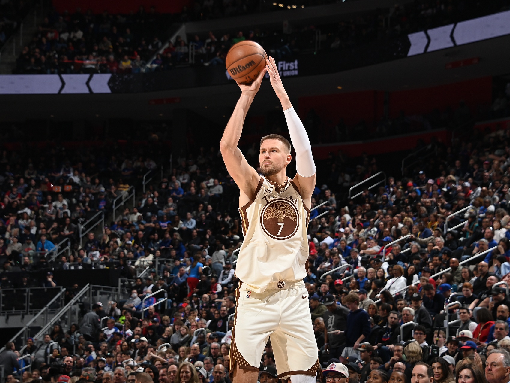 美记献策马刺：中产签波津，专为文班打10分钟硬仗