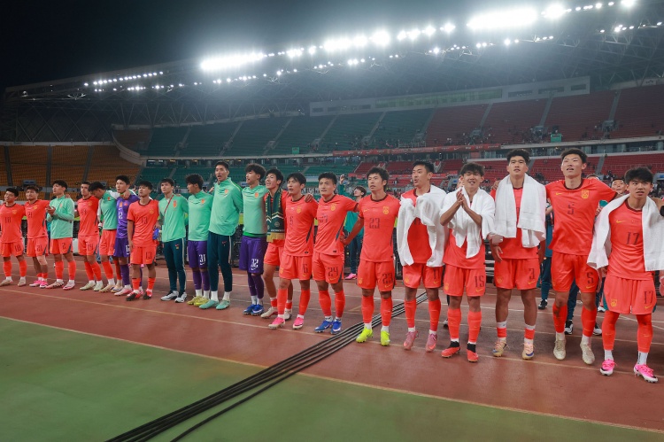 U23国足再胜香港 两战7球零失球 国足现场观战 U23国足再胜香港 两战7球零失球 国足现场观战