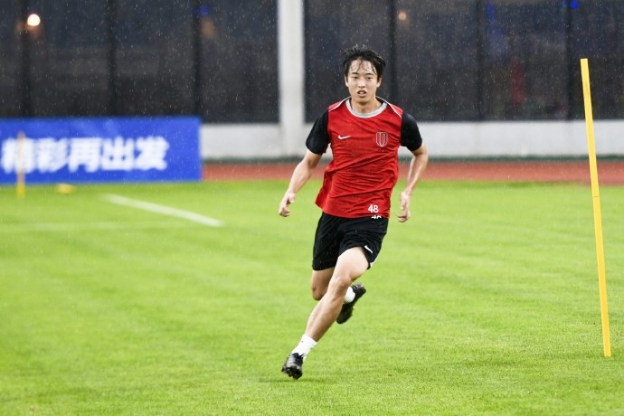 蓉城三将归队首日合练 阿洛伊西：准备充分 杯赛单场决胜不容有失