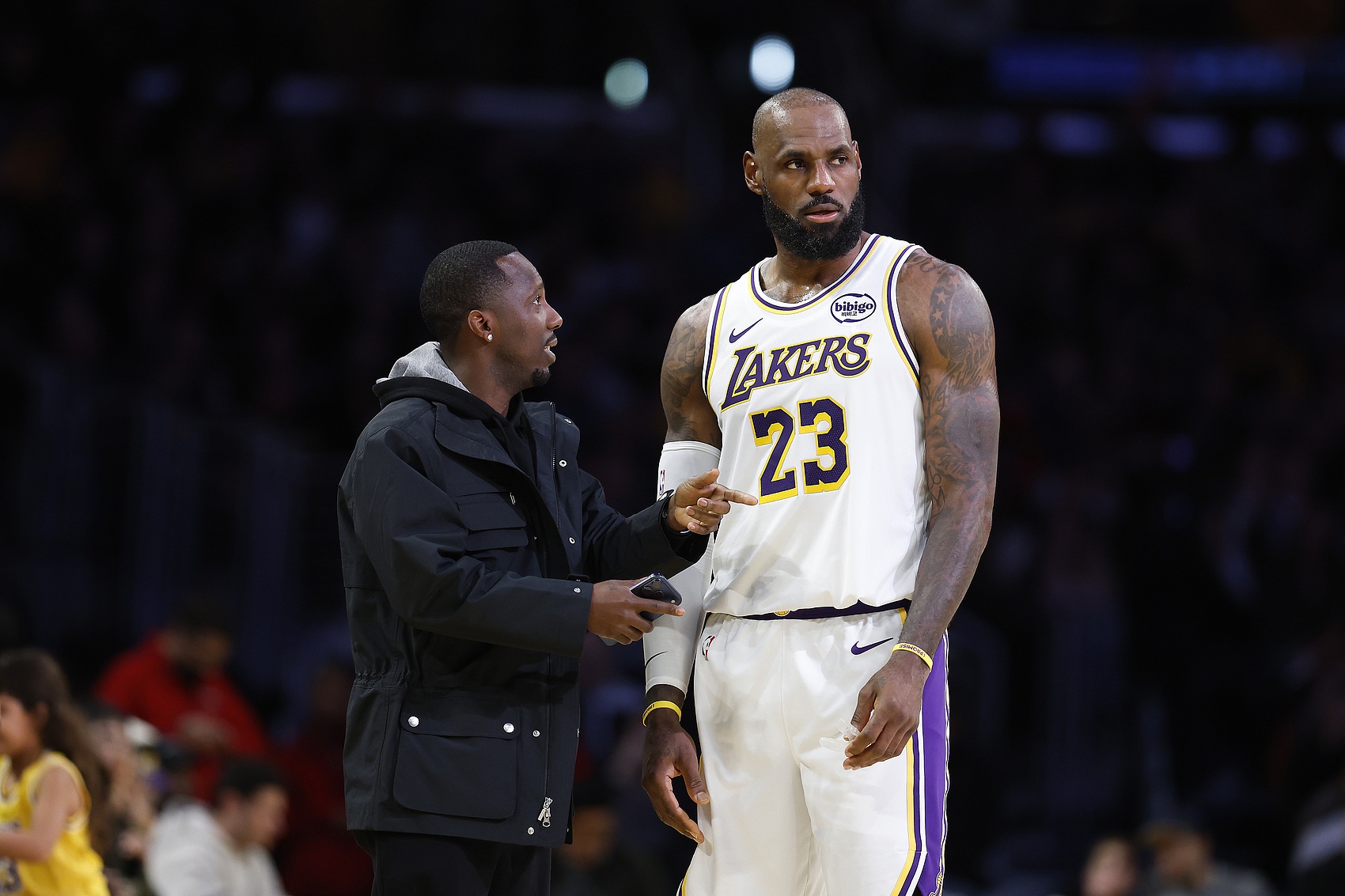 詹姆斯总薪资5.813亿创NBA历史 新赛季388万底薪加盟76人
