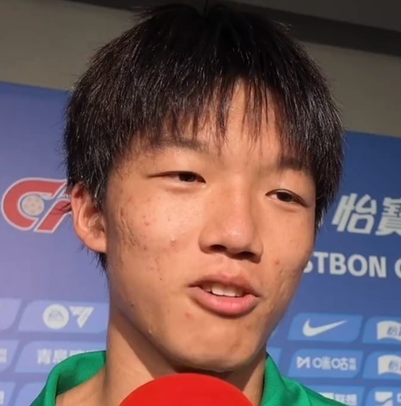 19岁蒋子承中超首秀：先踢球，再继续学业
