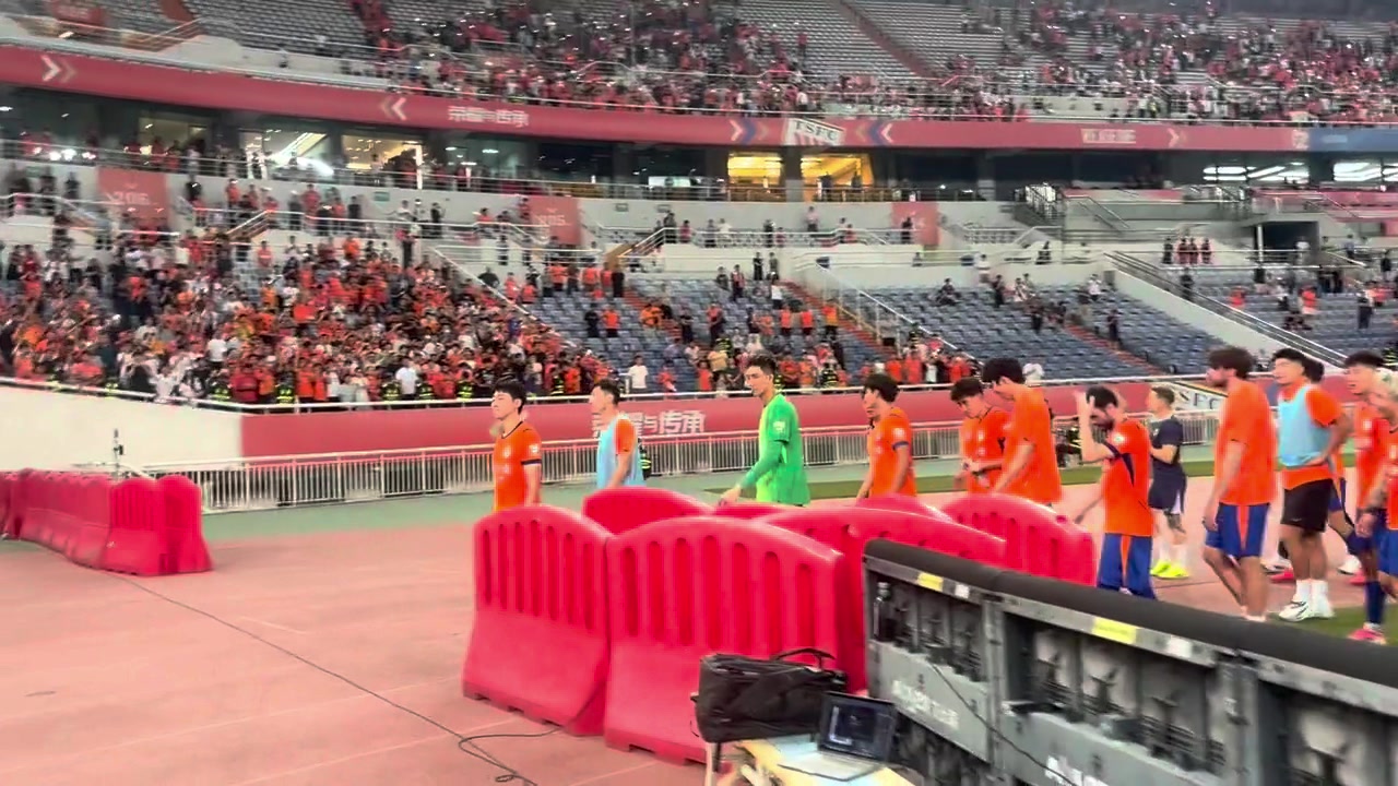 泰山2-1逆转津门虎 克雷桑绝杀唐田获喊加油