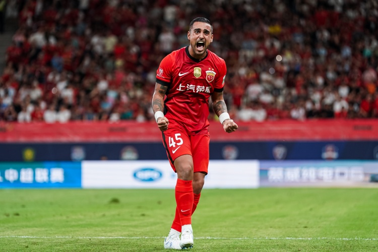 海港3比2三镇，莱昂纳多进球挑衅李昂吃黄牌