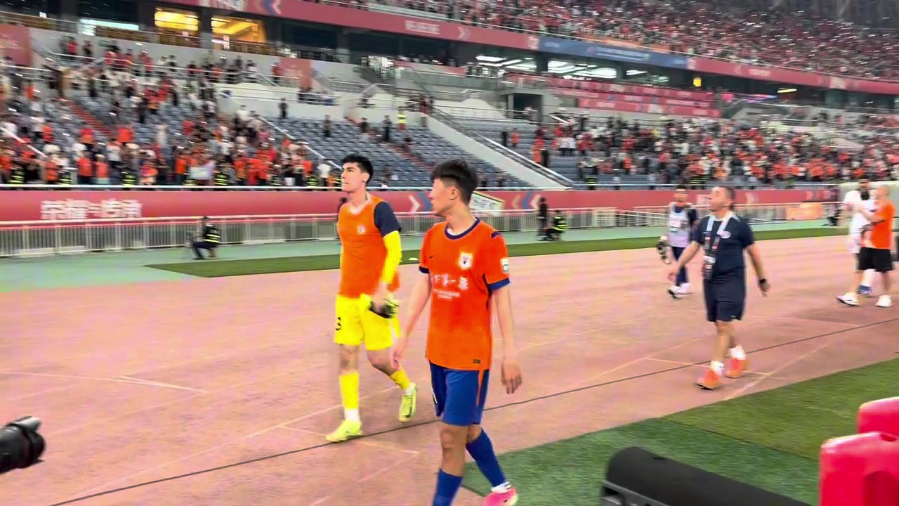 克雷桑进球加互动领谢场 泰山3-1海牛取三连胜