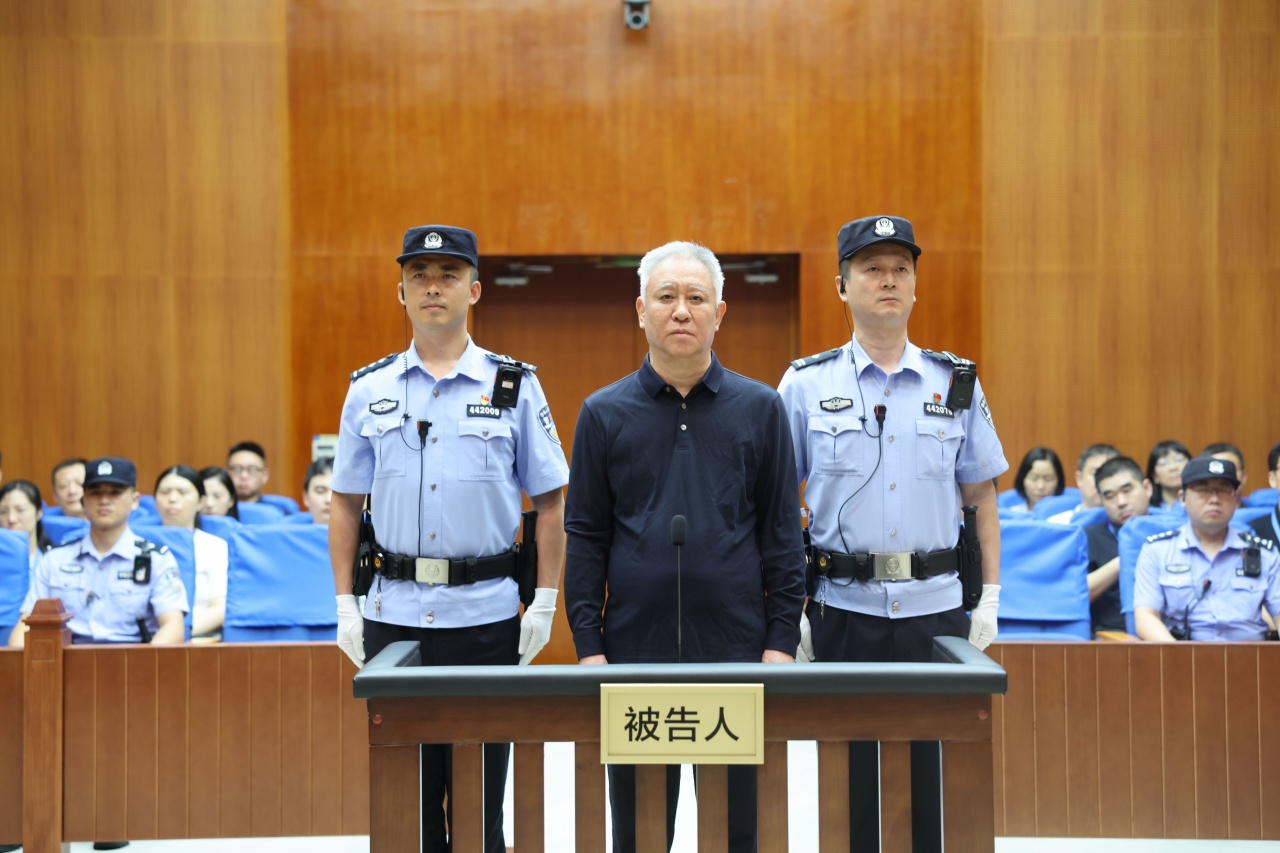 许家印一审获无期并处没收个人全部财产 广州队母公司恒大案宣判 许家印一审获无期并处没收个人全部财产 广州队母公司恒大案宣判