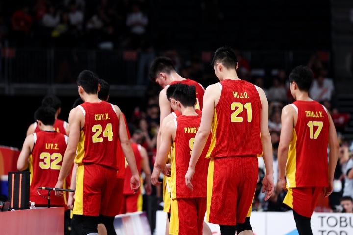 媒体人：昔日男篮打亚洲没悬念能咬梦八半场 如今这种反差谁懂