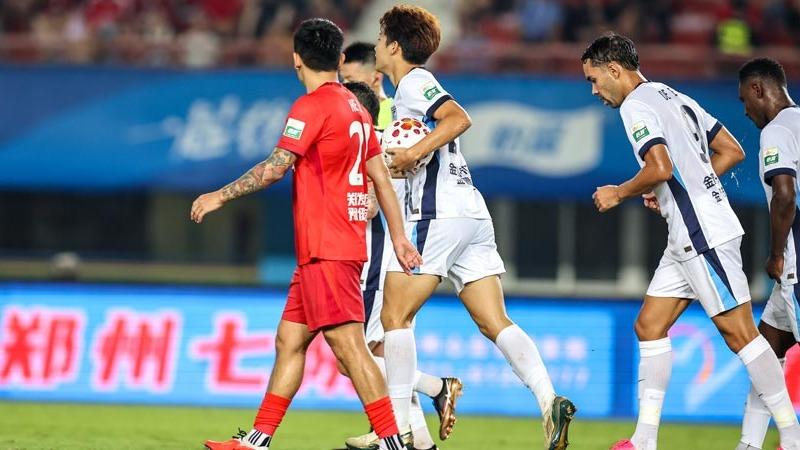[CCTV全场集锦] 升前三！大连英博客场1-1河南 古斯塔沃破门19岁杨铭锐替补扳平